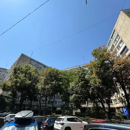 2 Bedrooms In Cismigiu Area - The Real Center Of The Apartmán Bukurešť