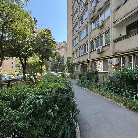 2 Bedrooms In Cismigiu Area - The Real Center Of The Apartmán