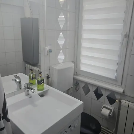 2 Bedrooms In Cismigiu Area - The Real Center Of The Apartmán Bukurešť