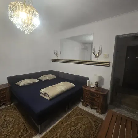 2 Bedrooms In Cismigiu Area - The Real Center Of The Apartmán *